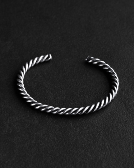 Серебряный жесткий браслет TWIST / Браслеты