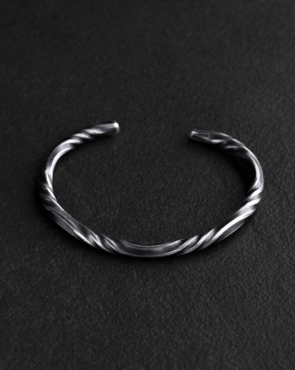 Серебряный жесткий браслет TIME LOOP / Браслеты