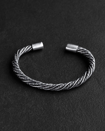 Серебряный жесткий браслет TOUW / Браслеты