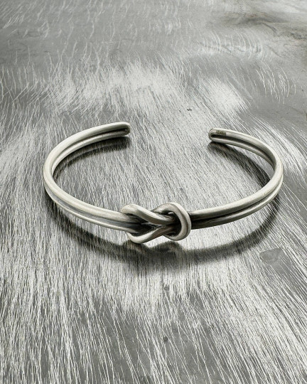 Серебряный жесткий браслет REEF KNOT / Браслеты + 4