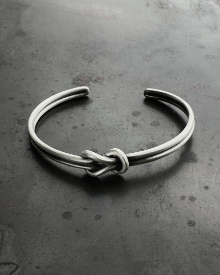 Серебряный жесткий браслет REEF KNOT / Браслеты + 2