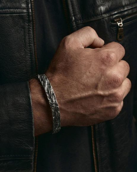 Серебряный жесткий браслет KRIGER