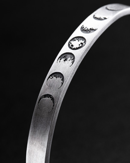 Серебряный жесткий браслет MOON PHASE / Браслеты + 2