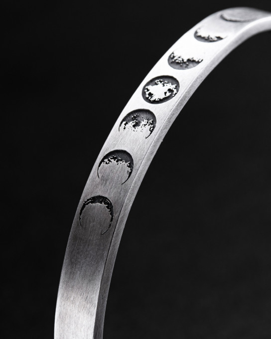 Серебряный жесткий браслет MOON PHASE / Браслеты + 2