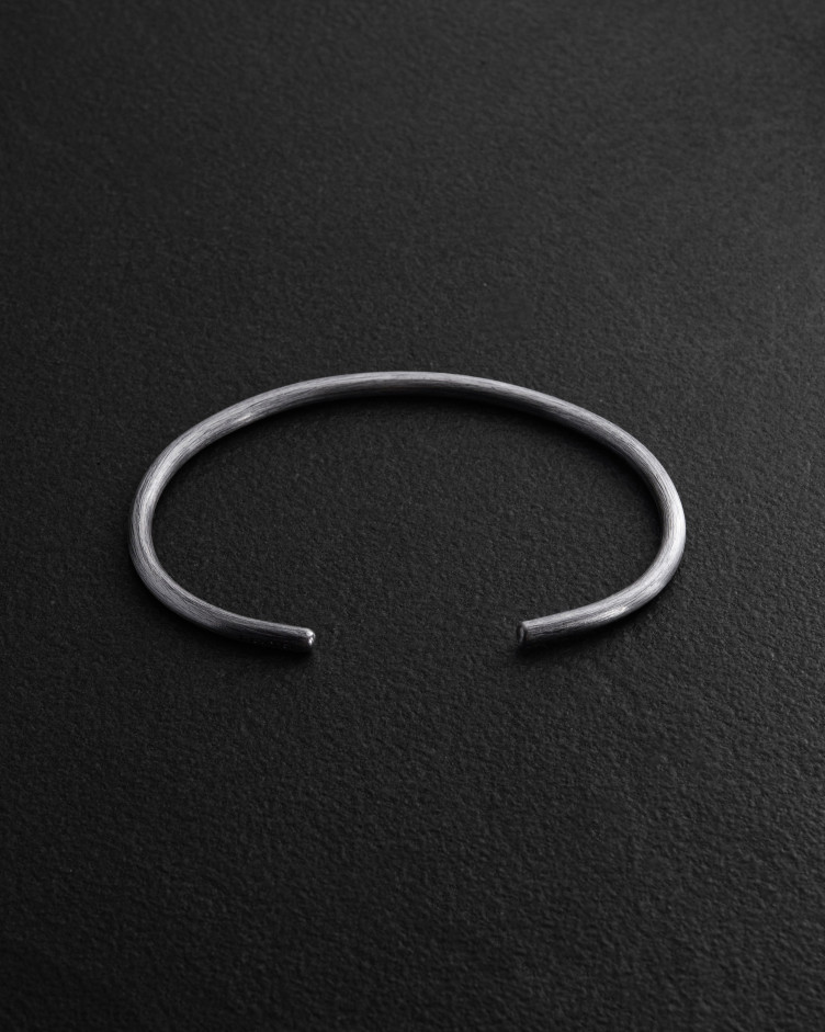 Серебряный жесткий браслет MEKTIG 4