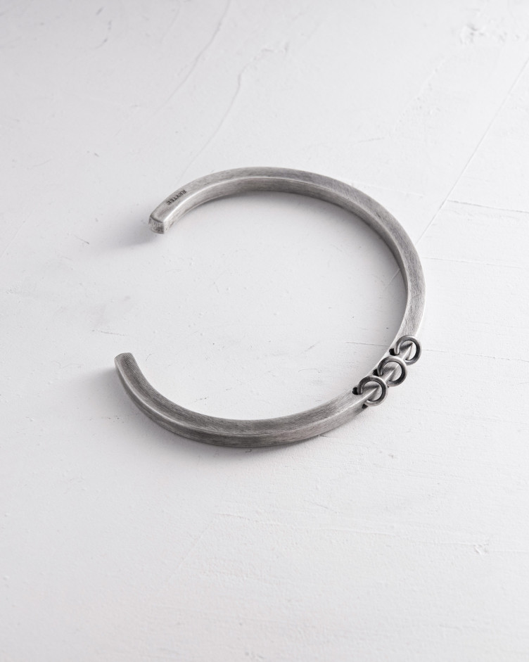 Серебряный жесткий браслет DENKEN 4