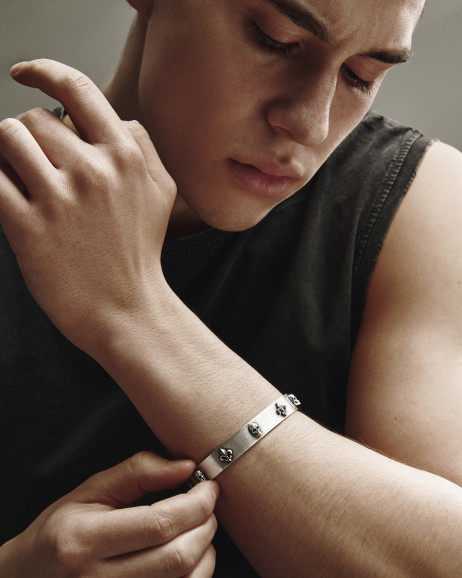 Серебряный жесткий браслет FLEUR DE LIS. SKULL 2