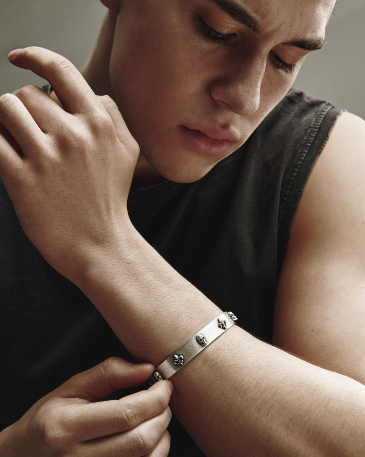 Серебряный жесткий браслет FLEUR DE LIS. SKULL 2