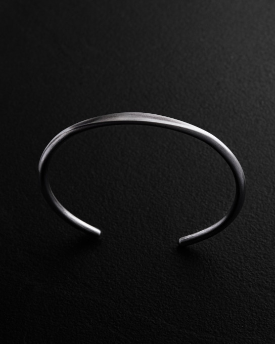Серебряный жесткий браслет KLOEK / Браслеты + 9