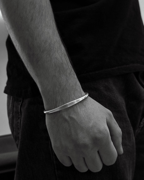 Срібний жорсткий браслет KLOEK 2