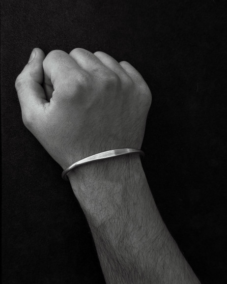 Срібний жорсткий браслет KLOEK 4