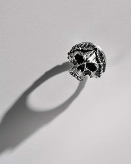 Серебряное кольцо SKULL IN A WREATH / Кольца + 4