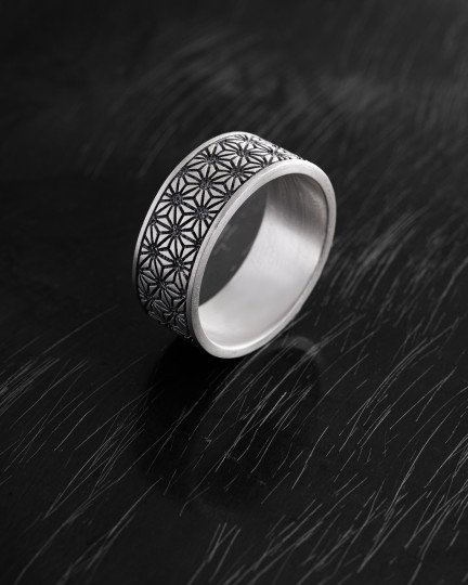 Серебряное кольцо HYPNOTIC / Кольца + 4