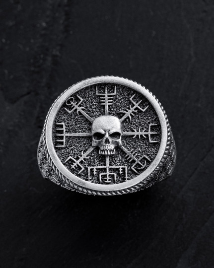 Серебряное кольцо VEGVISIR WITH SKULL / Кольца