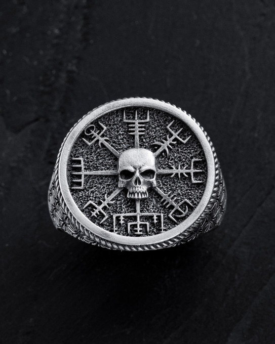 Срібний перстень VEGVISIR WITH SKULL / Персні