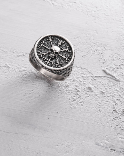 Серебряное кольцо VEGVISIR WITH SKULL / Кольца + 2