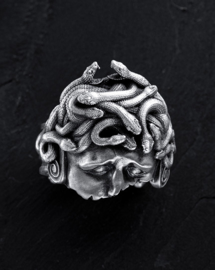 Срібний перстень WOUNDED MEDUSA / Персні