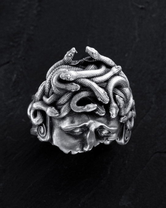 Срібний перстень WOUNDED MEDUSA / Персні