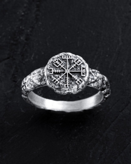 Срібний перстень VEGVISIR ON STONE / Персні