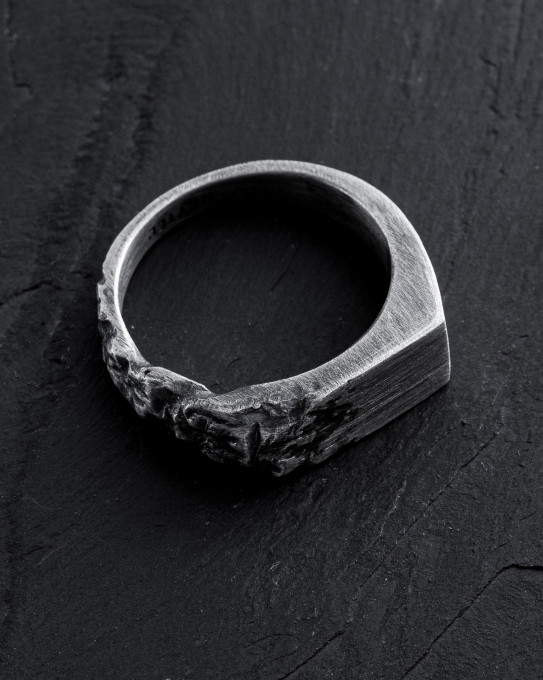 Серебряное кольцо LAVA / Кольца