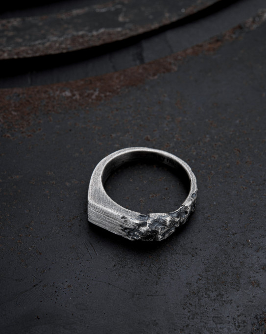 Серебряное кольцо LAVA / Кольца + 5