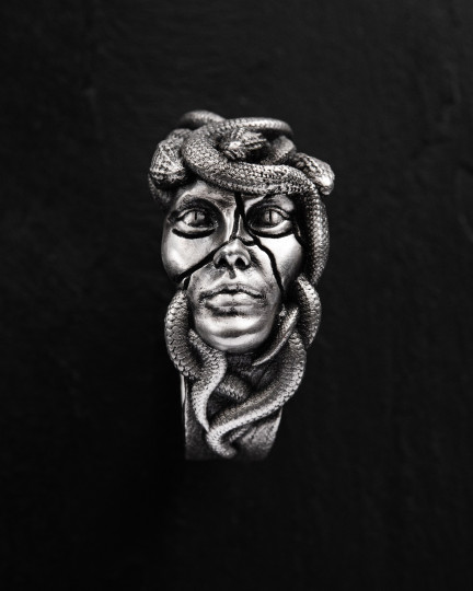 Серебряное кольцо PATRONA MEDUSA / Кольца