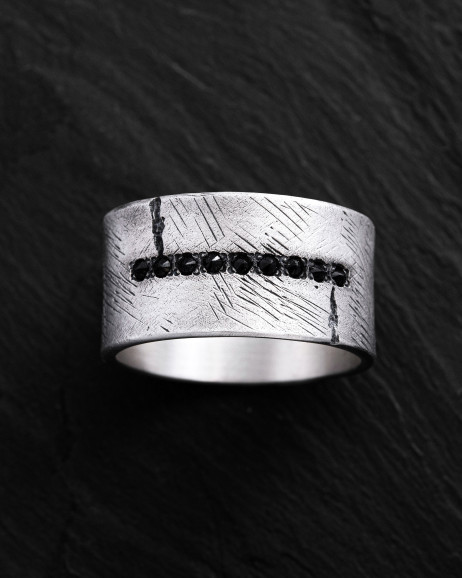 Серебряное кольцо ERVARING. BLACK STONES
