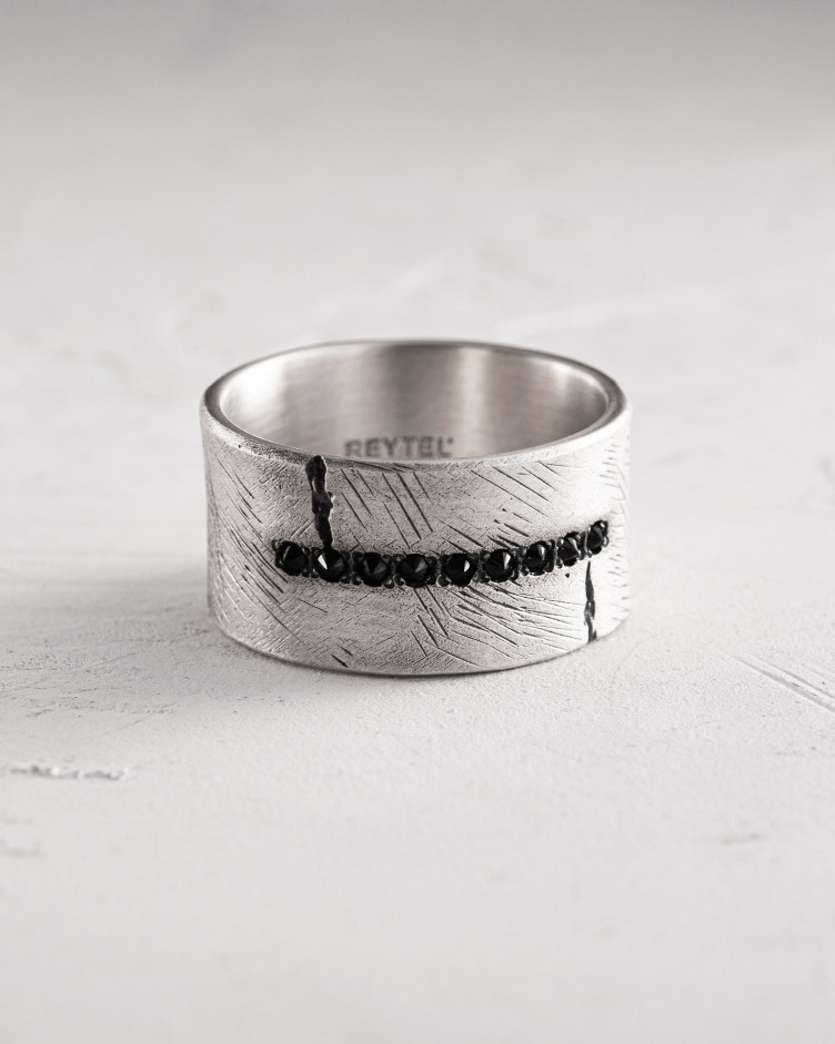 Серебряное кольцо ERVARING. BLACK STONES 5