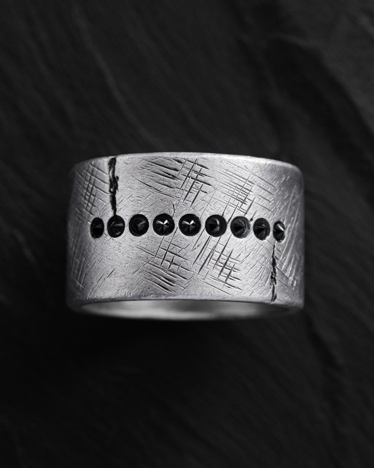 Серебряное кольцо ERVARING. BLACK STONES