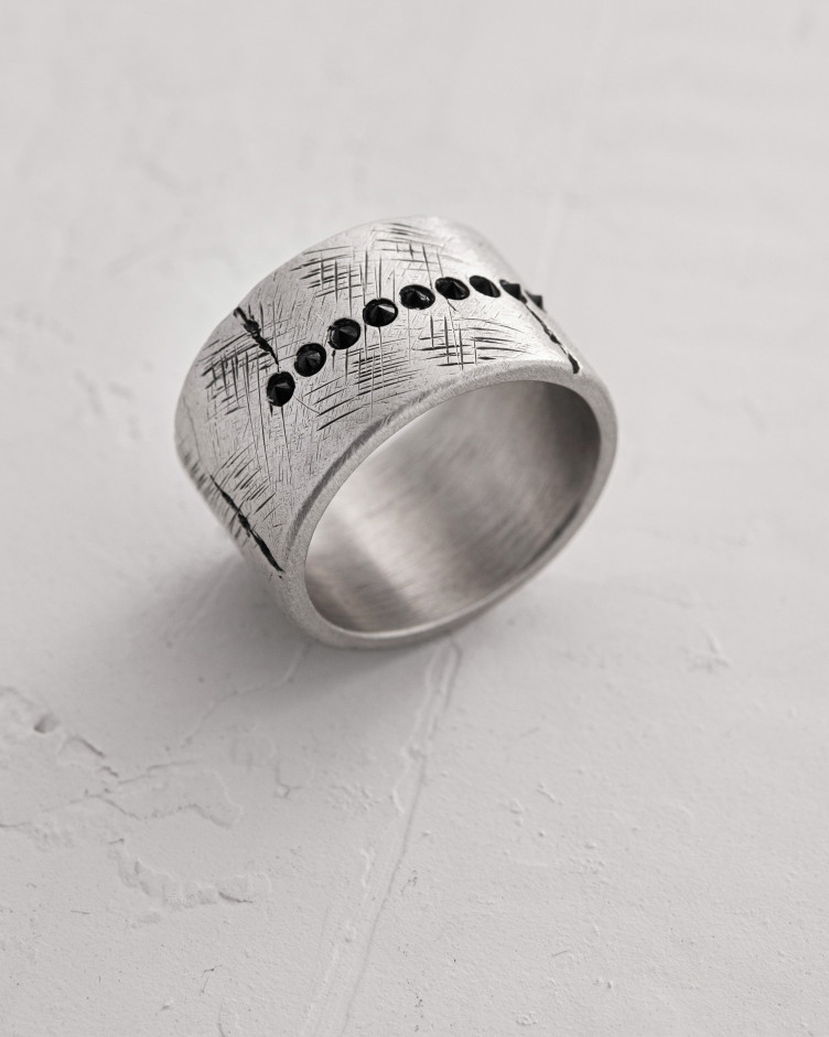 Серебряное кольцо ERVARING. BLACK STONES 5
