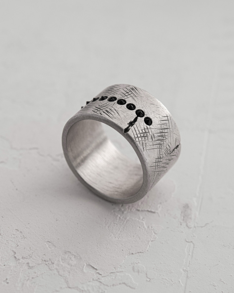 Серебряное кольцо ERVARING. BLACK STONES 7