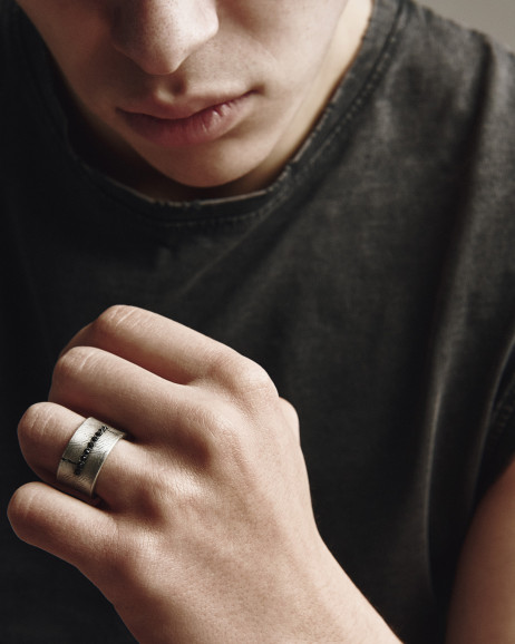 Серебряное кольцо ERVARING. BLACK STONES 3