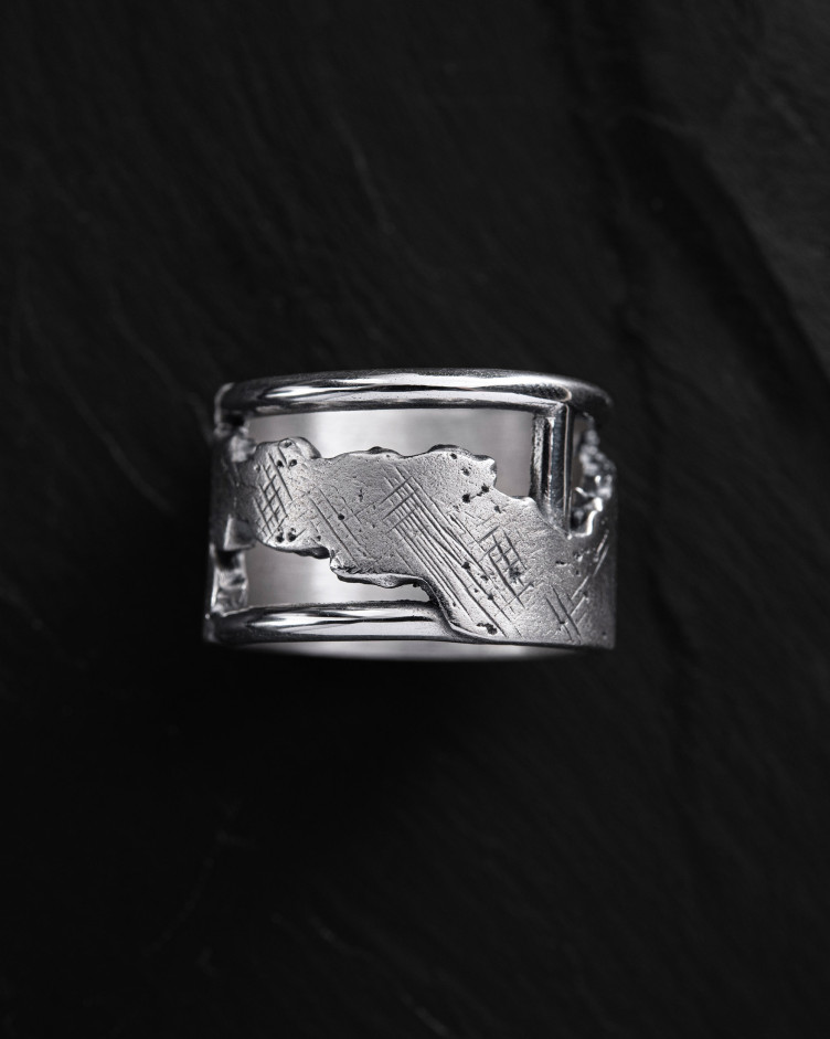 Серебряное кольцо LEISTUNG 3492