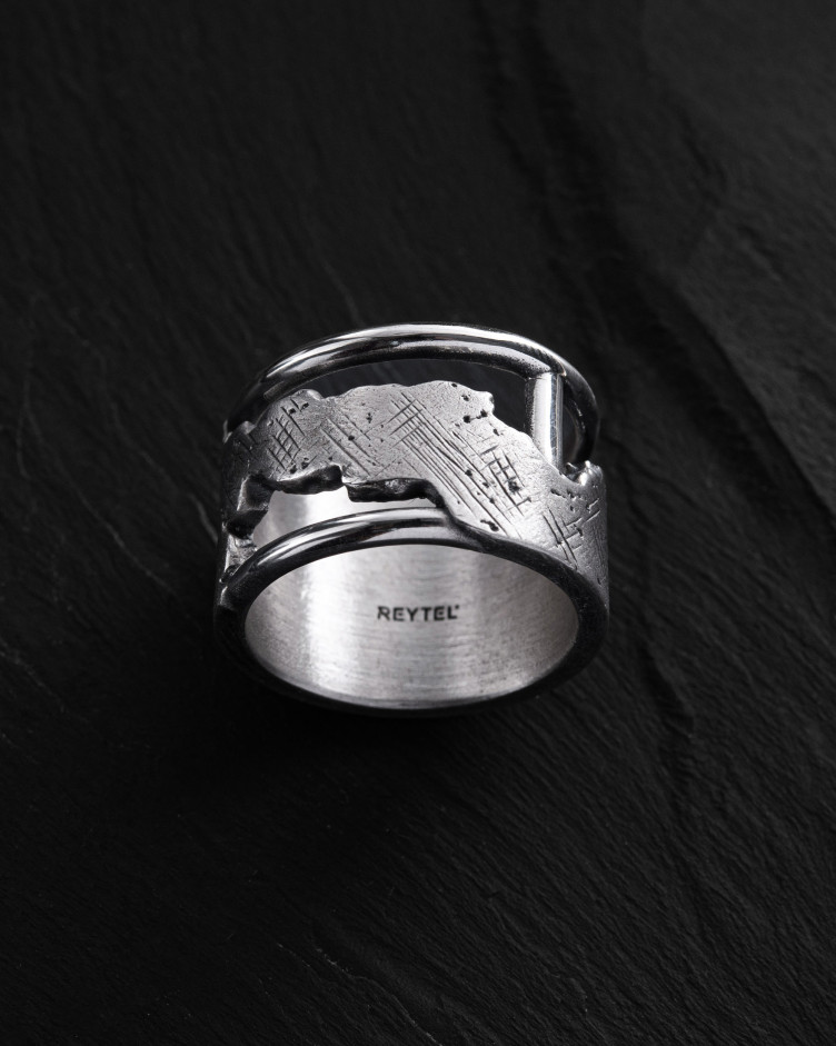 Серебряное кольцо LEISTUNG 3492