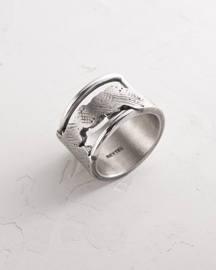 Серебряное кольцо LEISTUNG 3492