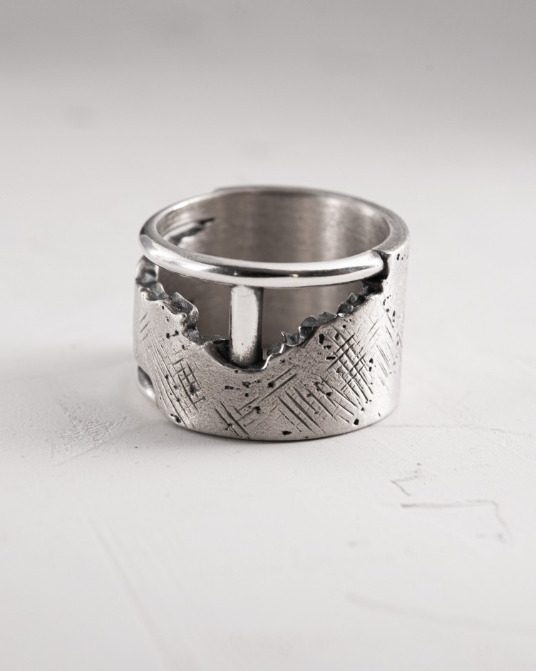 Серебряное кольцо LEISTUNG 3492