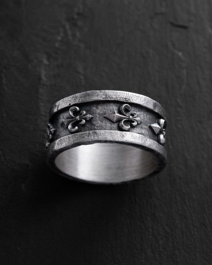 Серебряное кольцо FLEUR DE LIS / Кольца