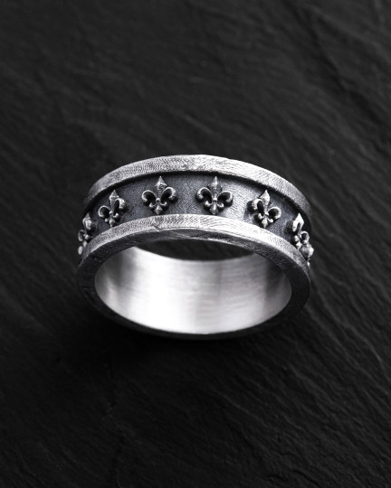 Серебряное кольцо FLEUR DE LIS / Кольца