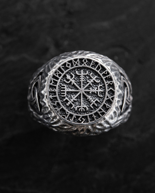 Срібний перстень VEGVISIR. RUNES / Персні