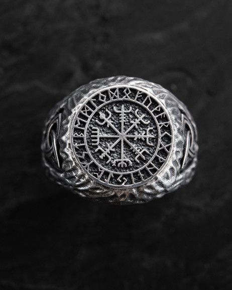 Срібний перстень VEGVISIR. RUNES