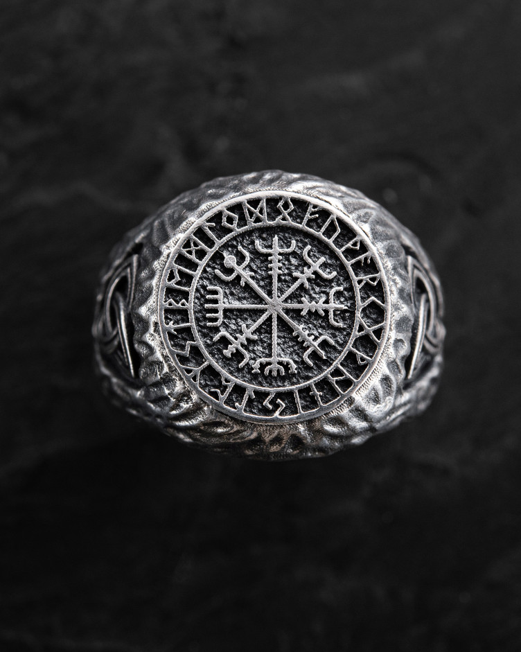 Срібний перстень VEGVISIR. RUNES