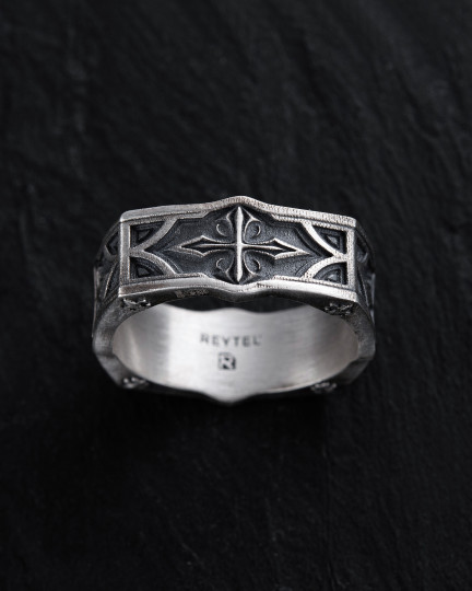 Срібний перстень SANCTUM. FLEUR DE LIS / Персні