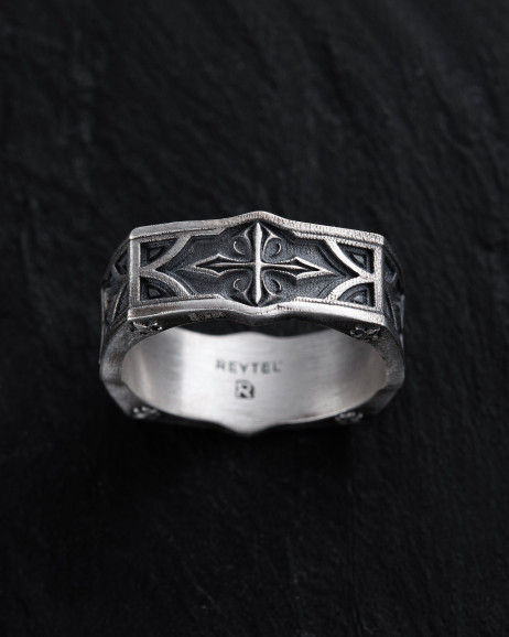 Серебряное кольцо SANCTUM. FLEUR DE LIS