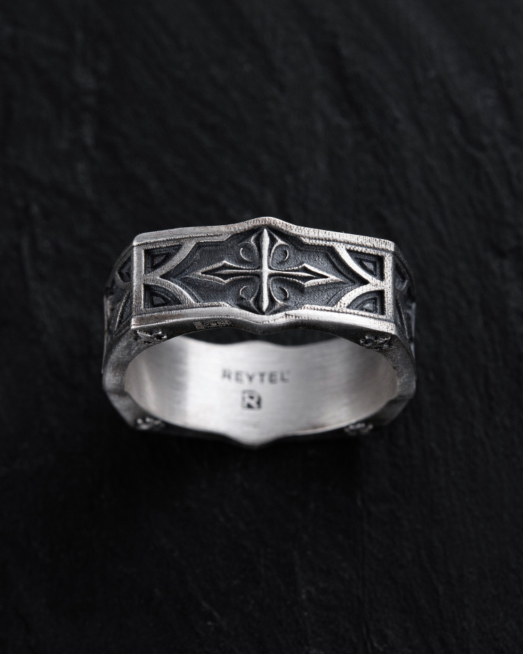 Серебряное кольцо SANCTUM. FLEUR DE LIS