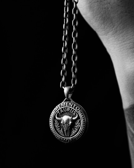 Кулон Знак зодиака - TAURUS. MEMENTO MORI (телец) / Кулоны + 2