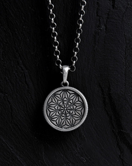 Серебряный кулон VEGVISIR WITH SKULL / Кулоны + 2