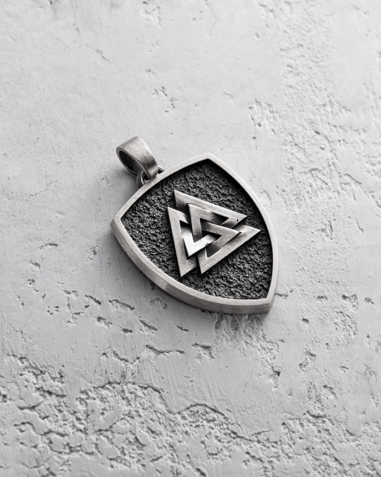 Срібний кулон  VALKNUT / Кулони + 7