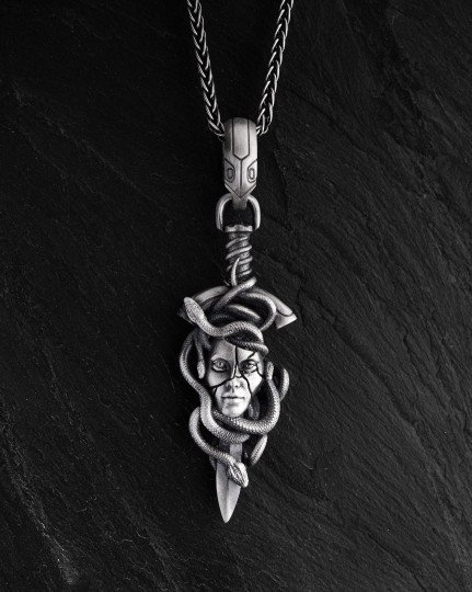 Серебряный кулон PATRONA MEDUSA / Кулоны
