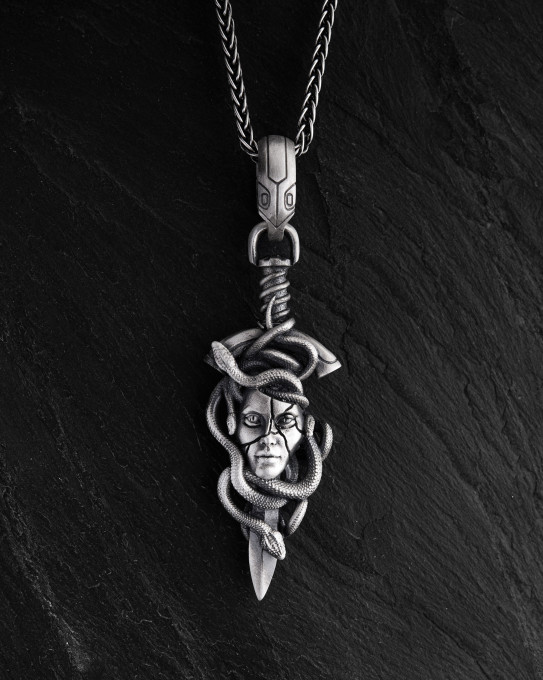 Срібний кулон PATRONA MEDUSA / Кулони