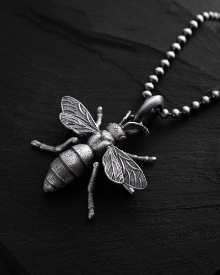 Серебряный кулон BEE / Кулоны
